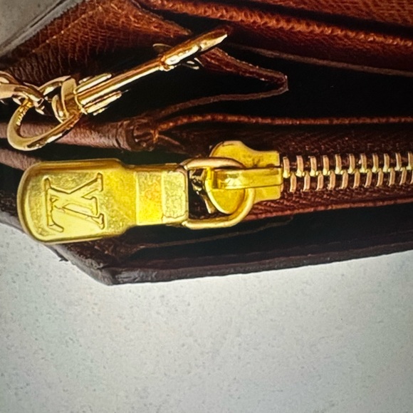 Authentic Louis Vuitton monogram Sarah - Picture 3 of 7